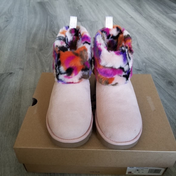 UGG Fluff Mini Quilted Motlee Suede Boot. - Picture 3 of 7